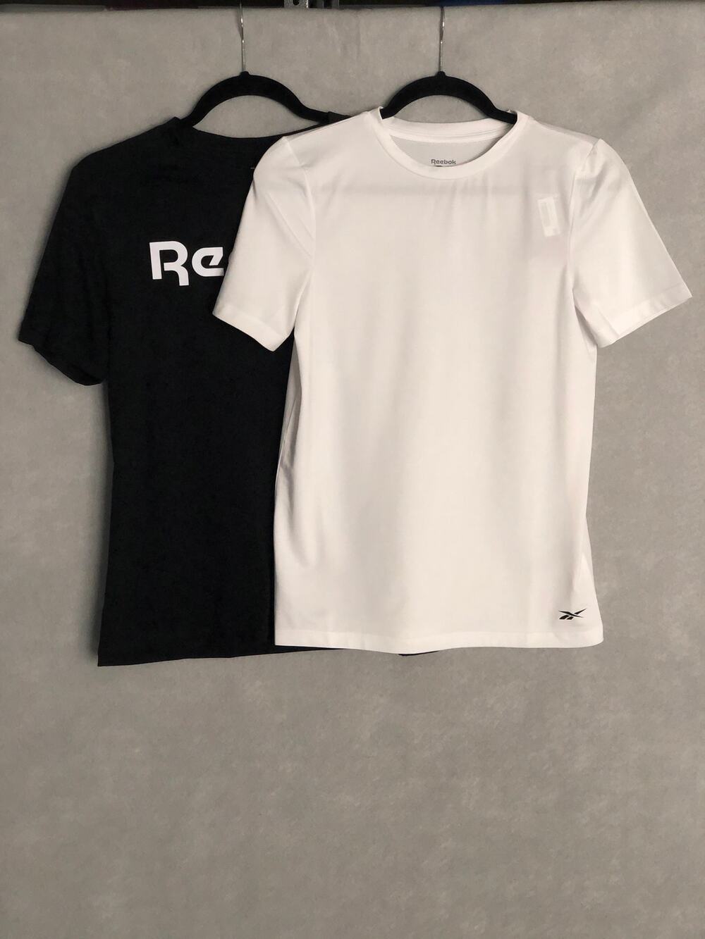 Reebok Crew Neck T-shirts Black and White Women's Small NEW